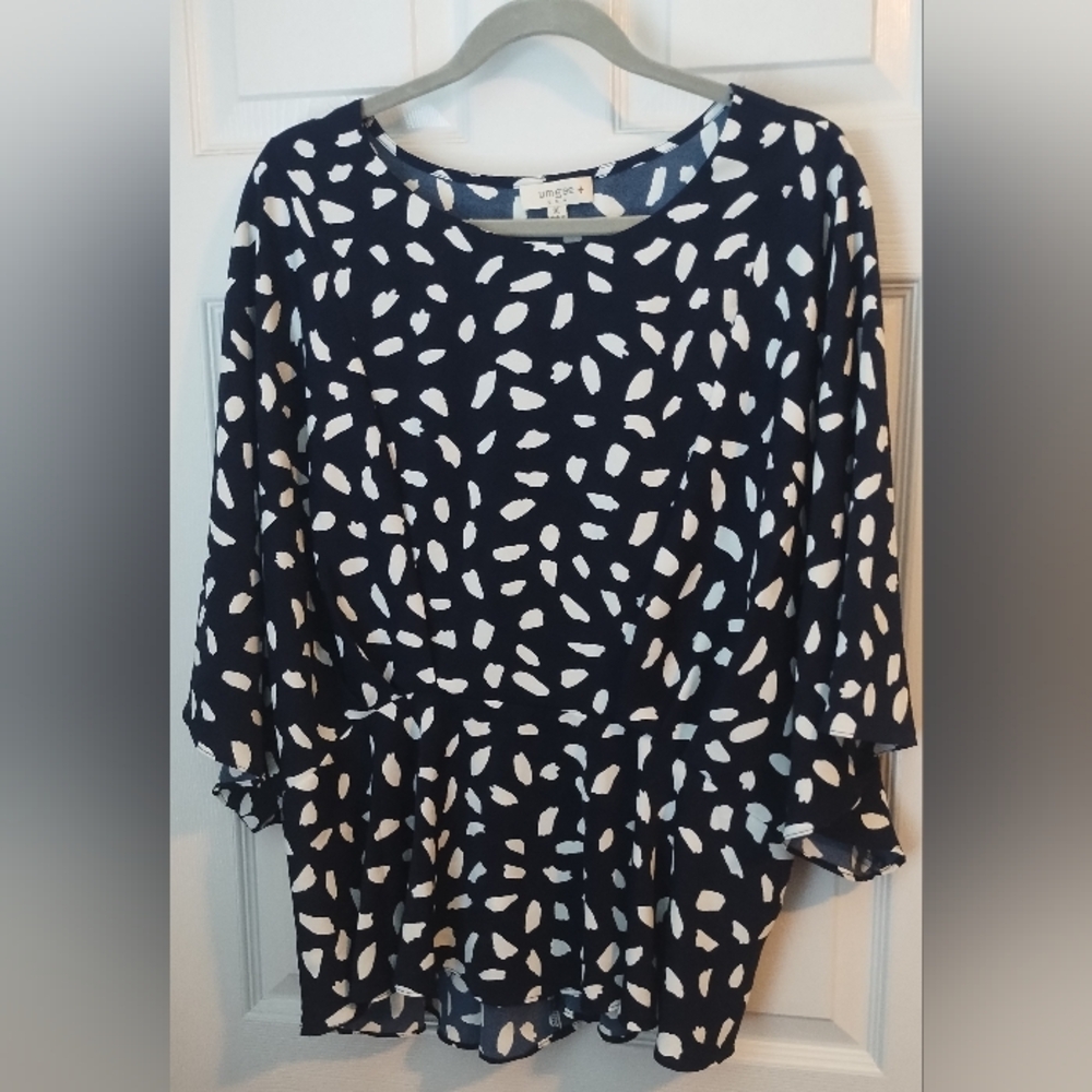 Umgee Navy And White Print 3/4 Sleeve Top With Peplum Bottom